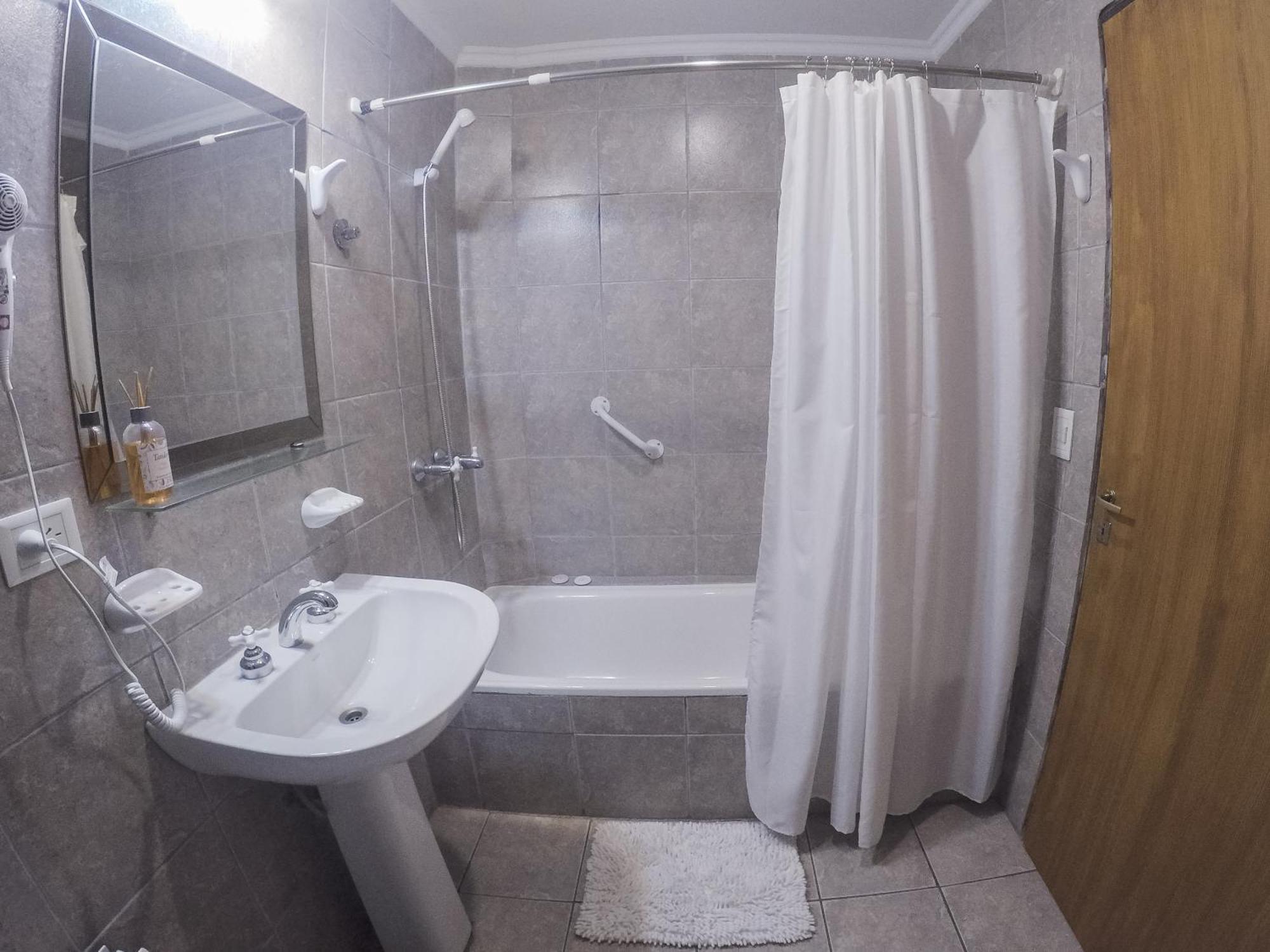 Departamento De Montana Cipres Andino, Bariloche, 2 Hab Y 2 Banos *